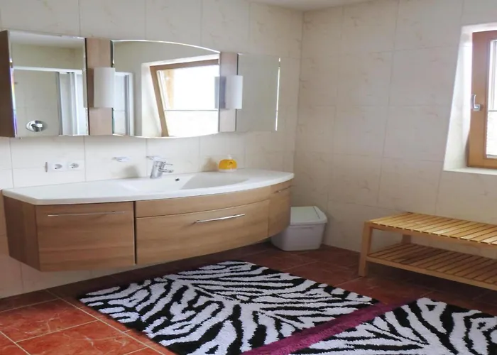 Emberger, Prázdninový dům Fügen