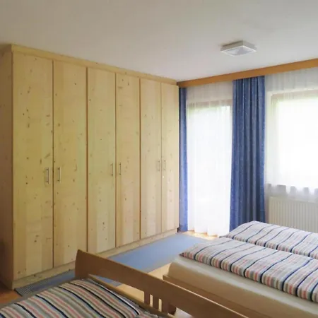 Emberger, بيت للعطل فغن